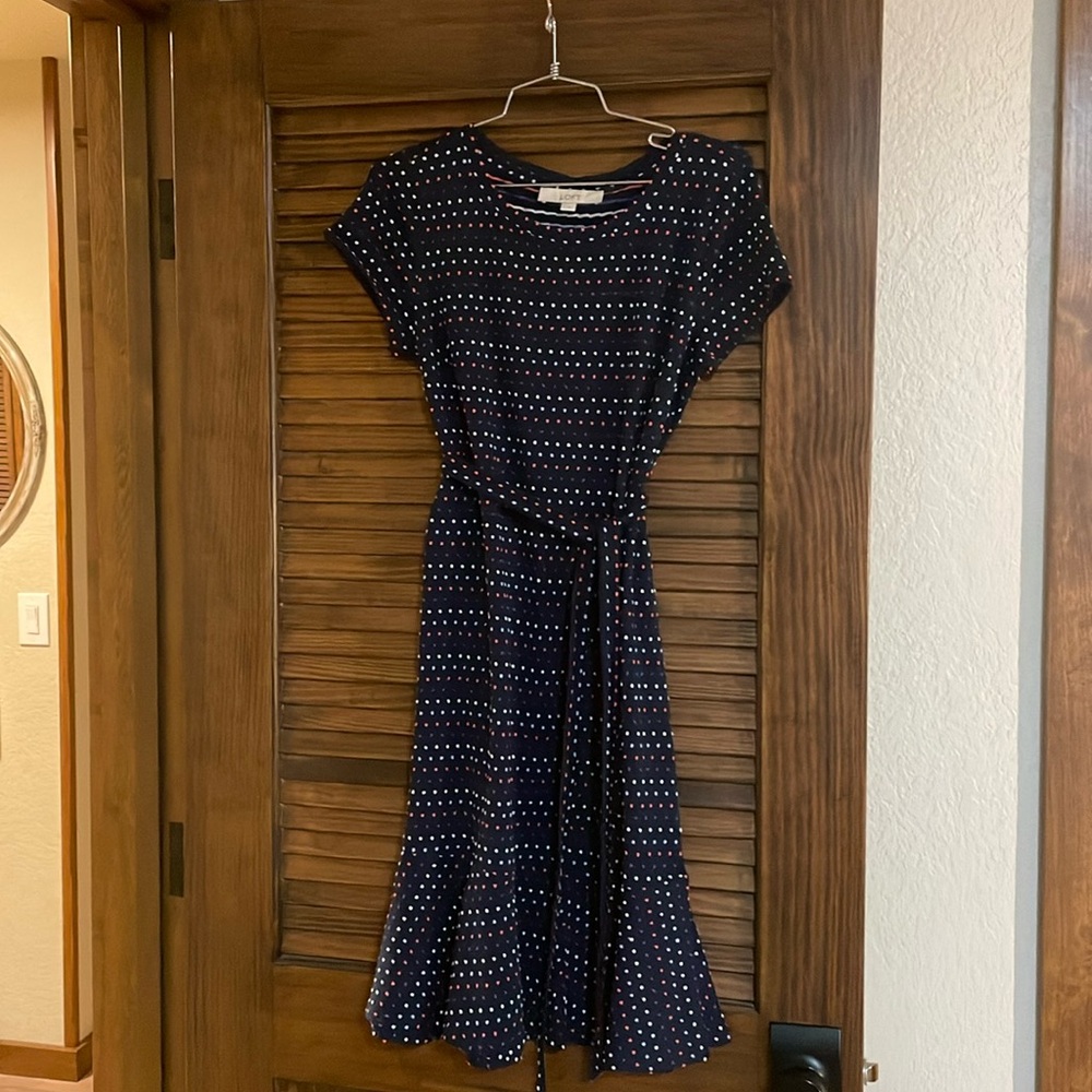 Loft dress size small. Very flattering. Tie waist unique and versatile GUC - Picture 3 of 6